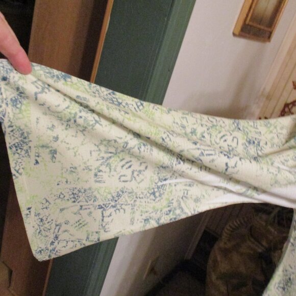 Reba Embellished/Sequined Multi-Colored Print Blouse w/Trumpet Sleeves Sz. L - Picture 4 of 7